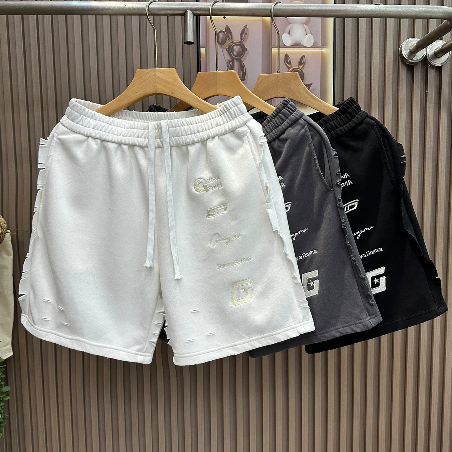American style embroidered loose shorts for men, 2026 summer fashion casual shorts, trendy brand perforated beach five quarter pants