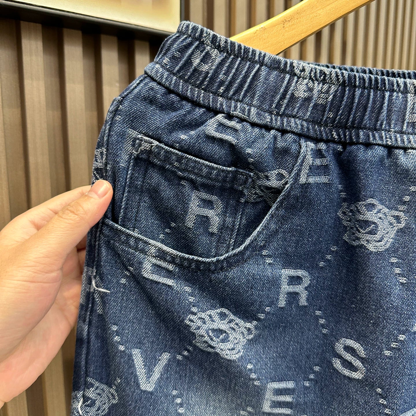High end luxury jacquard denim shorts for men's summer drawstring loose five quarter pants for men's casual trendy pants 2026 new style