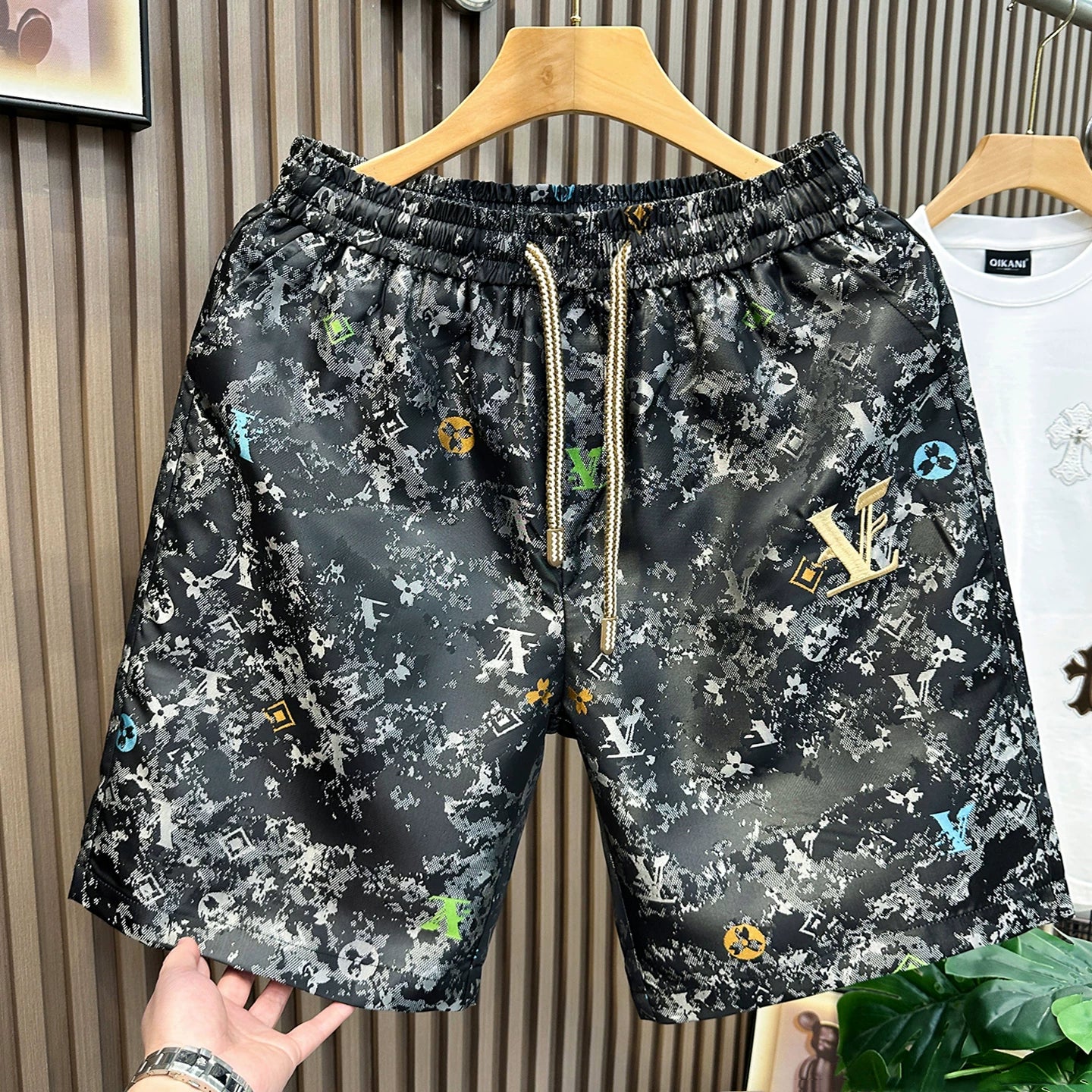 High end European letter embroidered casual shorts for men, 2026 new summer trendy brand outdoor casual beach five quarter pants