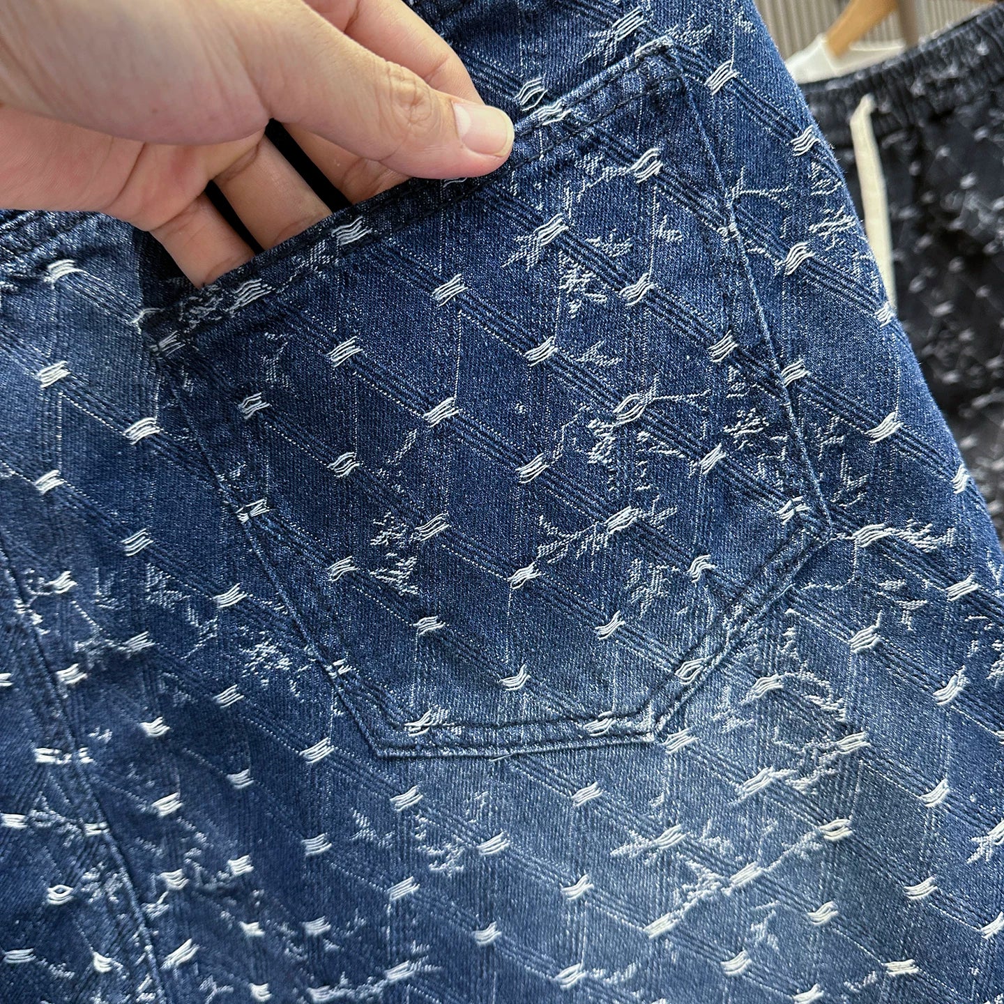 2026 summer new American denim shorts for men, loose and casual five quarter pants with drawstring and elastic waist, trendy brand versatile