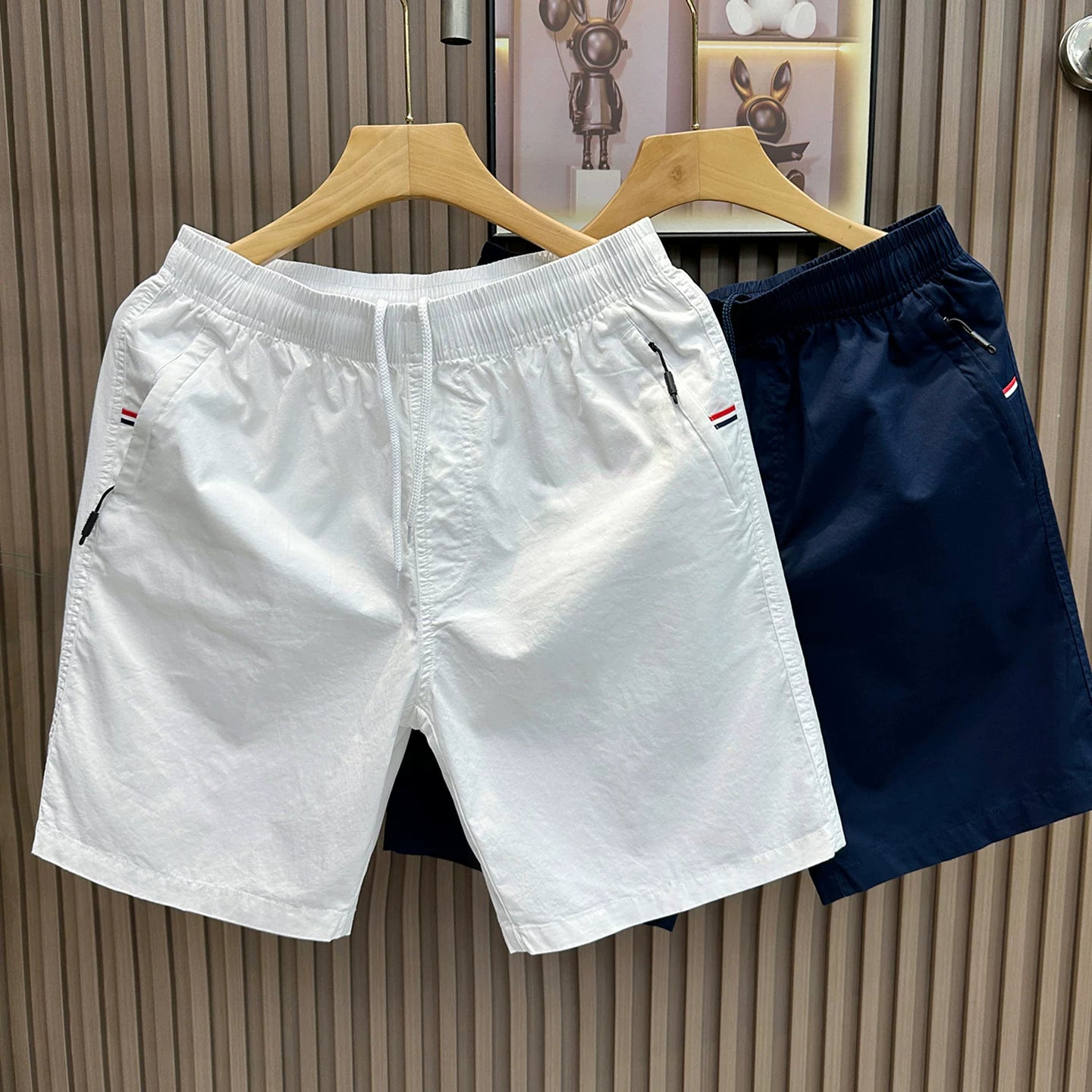 2026 new slim fit casual white shorts for men in summer, thin and loose five quarter pants, mid length pants for men, trendy and high-end