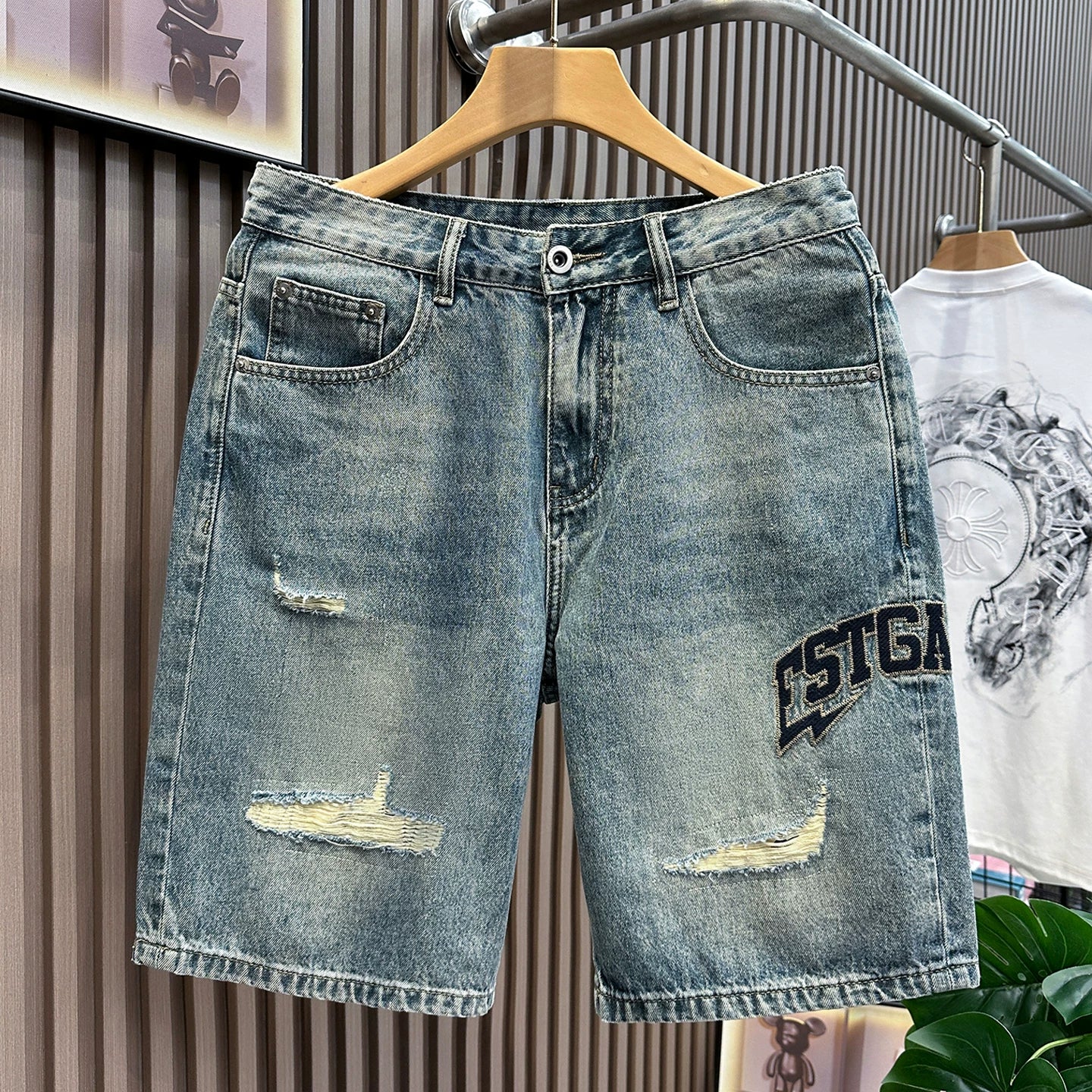 Patched ripped denim shorts for men in summer 2026, thin, American retro embroidered mid length, loose straight leg cropped pants