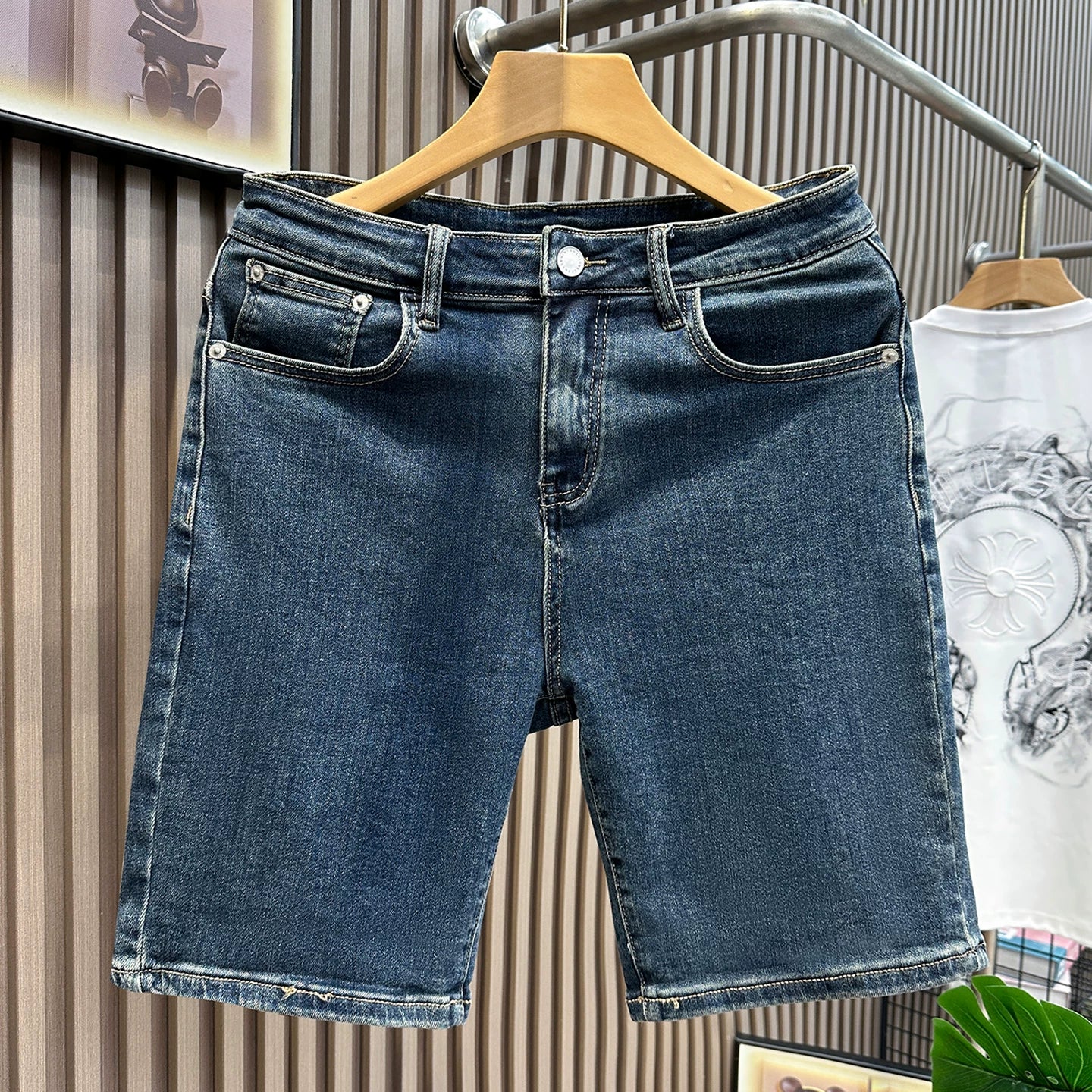 Blue retro five quarter denim shorts for men, high-end summer hot items, simple and versatile, casual and washed fashionable horse pants