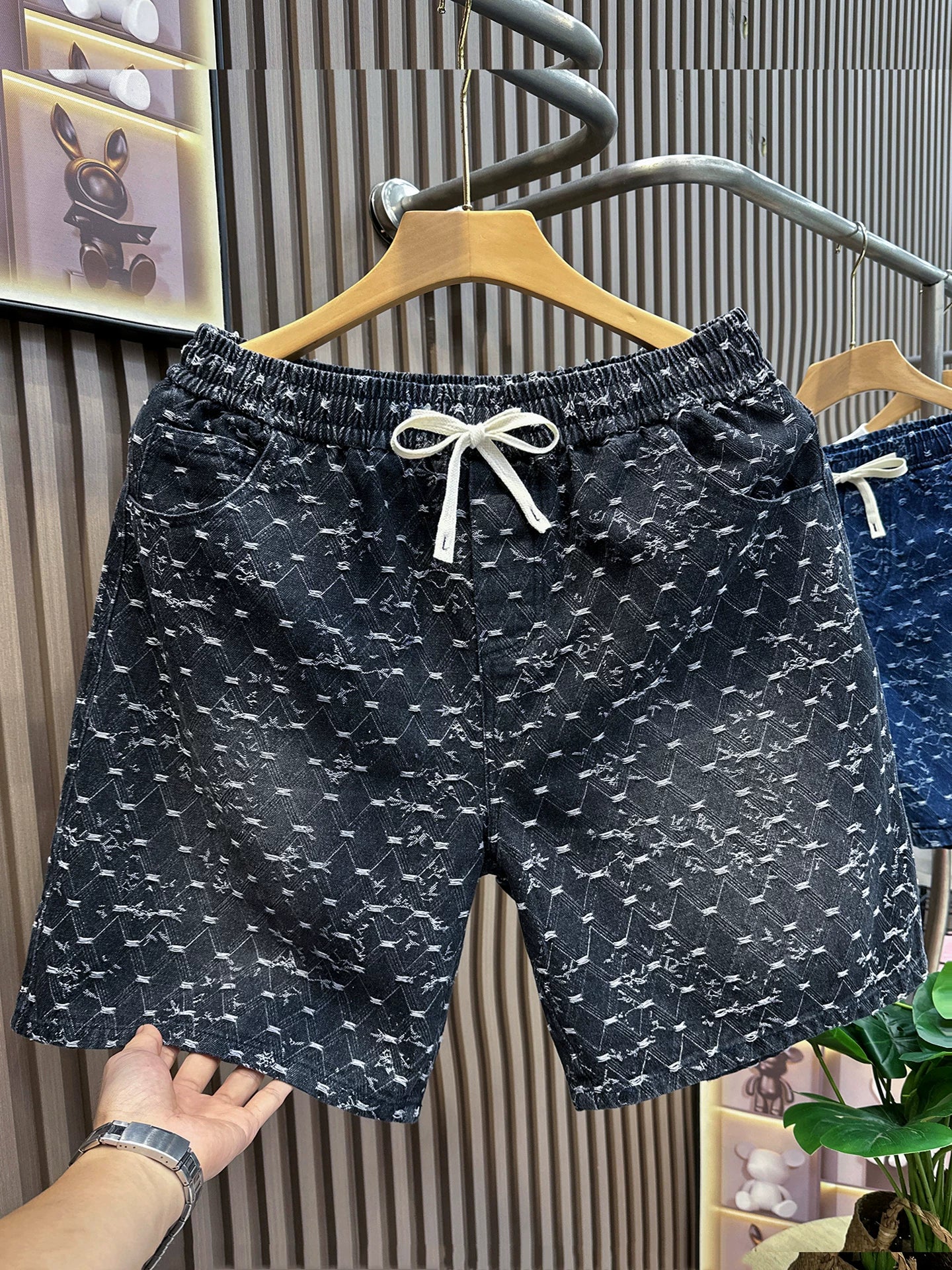 2026 summer new American denim shorts for men, loose and casual five quarter pants with drawstring and elastic waist, trendy brand versatile