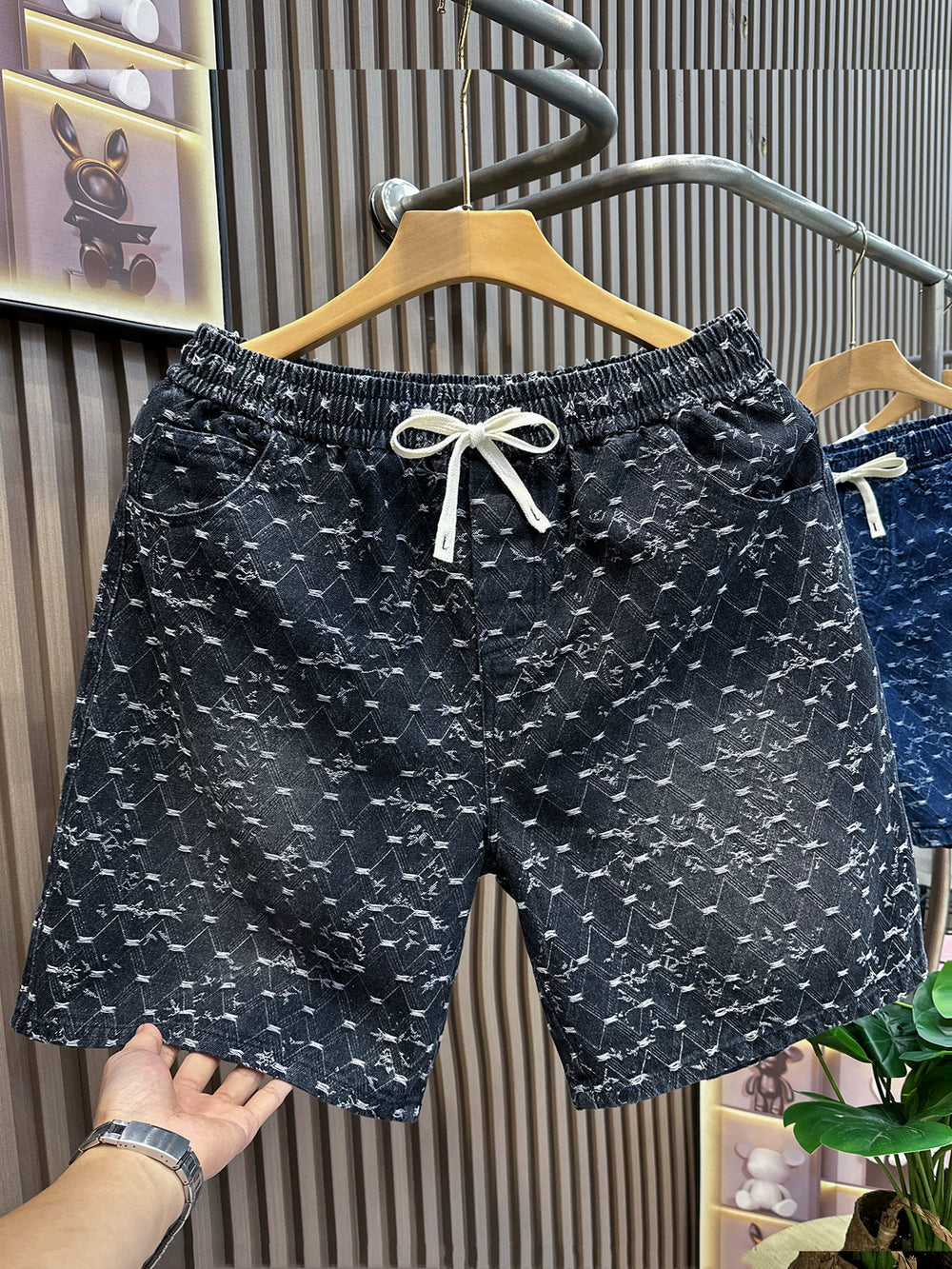 2026 summer new American denim shorts for men, loose and casual five quarter pants with drawstring and elastic waist, trendy brand versatile