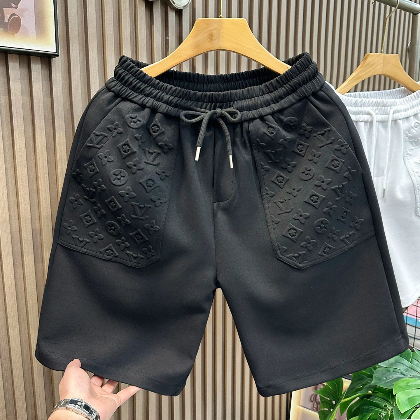 European high-end embossed technology casual sports shorts men's trendy brand 2026 summer new beach five quarter pants