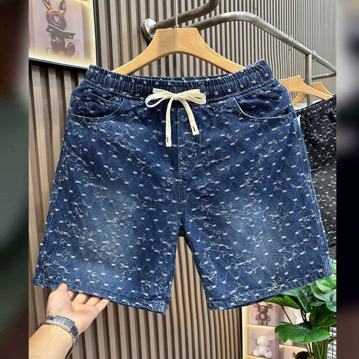 2026 summer new American denim shorts for men, loose and casual five quarter pants with drawstring and elastic waist, trendy brand versatile