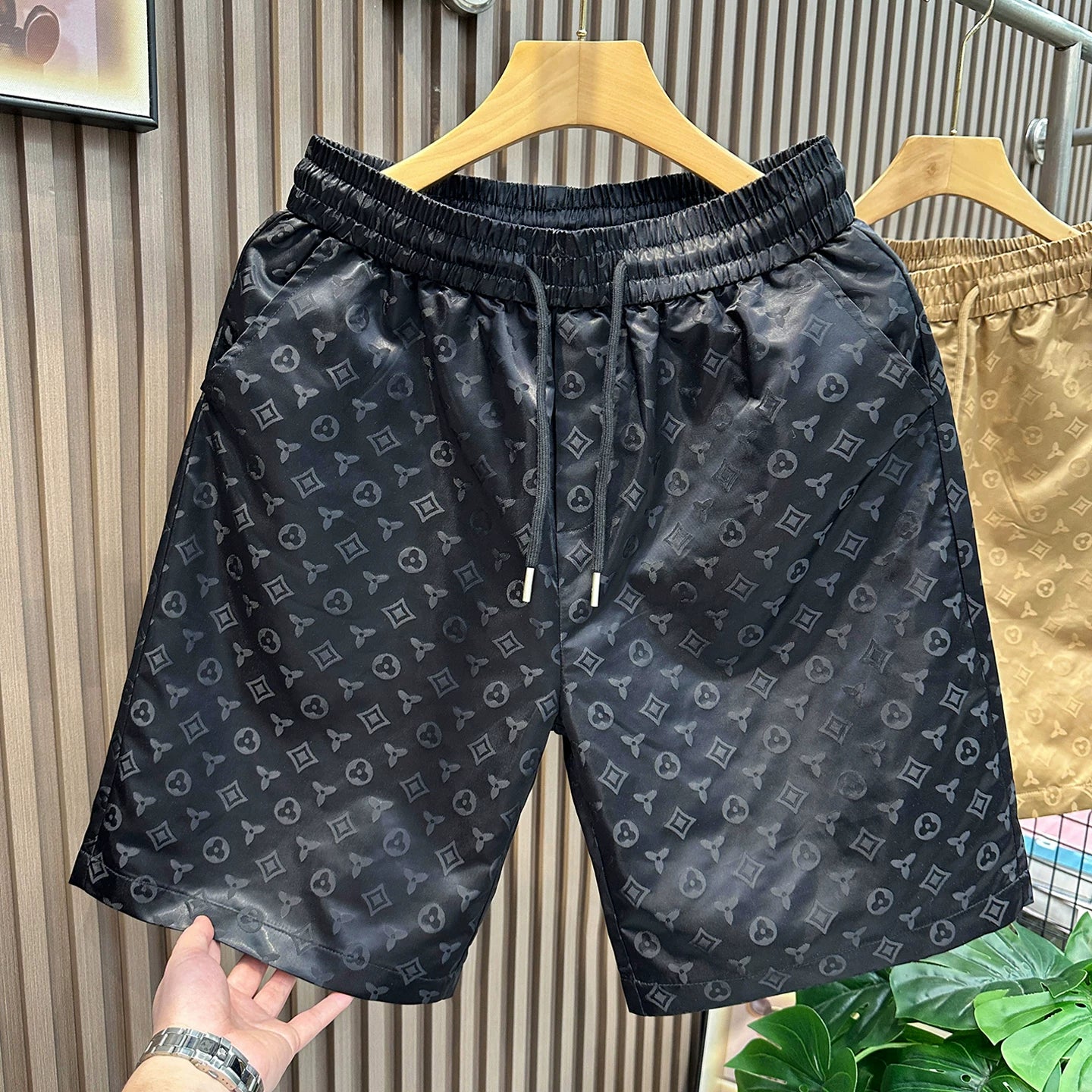 Summer New Men's Ice Silk Shorts Beach Pants High end Light Luxury Printed Trendy Versatile Pique Handsome Quick Drying Pentagram Pants