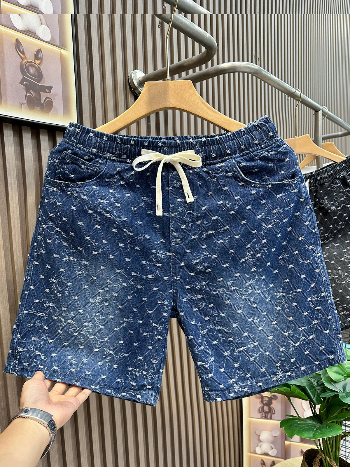 2026 summer new American denim shorts for men, loose and casual five quarter pants with drawstring and elastic waist, trendy brand versatile