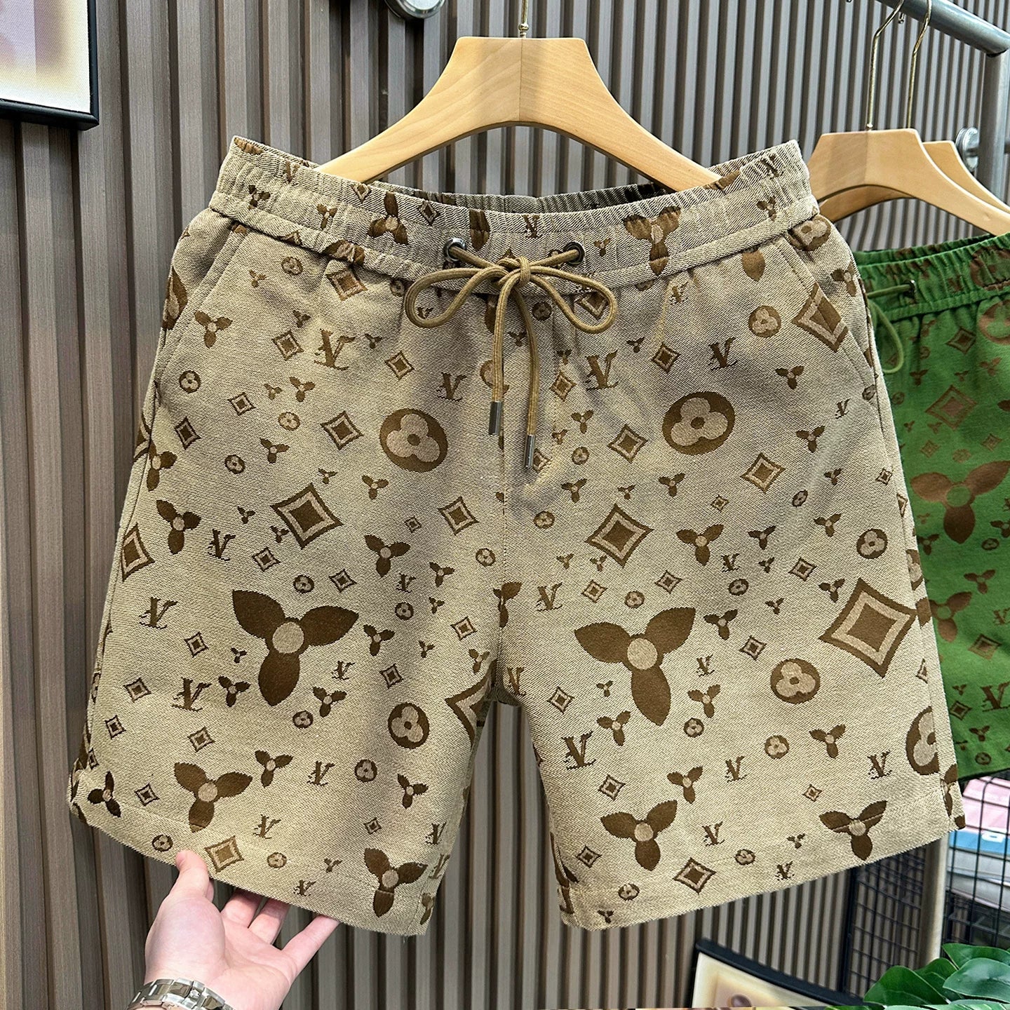 High end luxury brand casual shorts men's trendy brand trend 2026 summer new men's beach five quarter pants at the European station