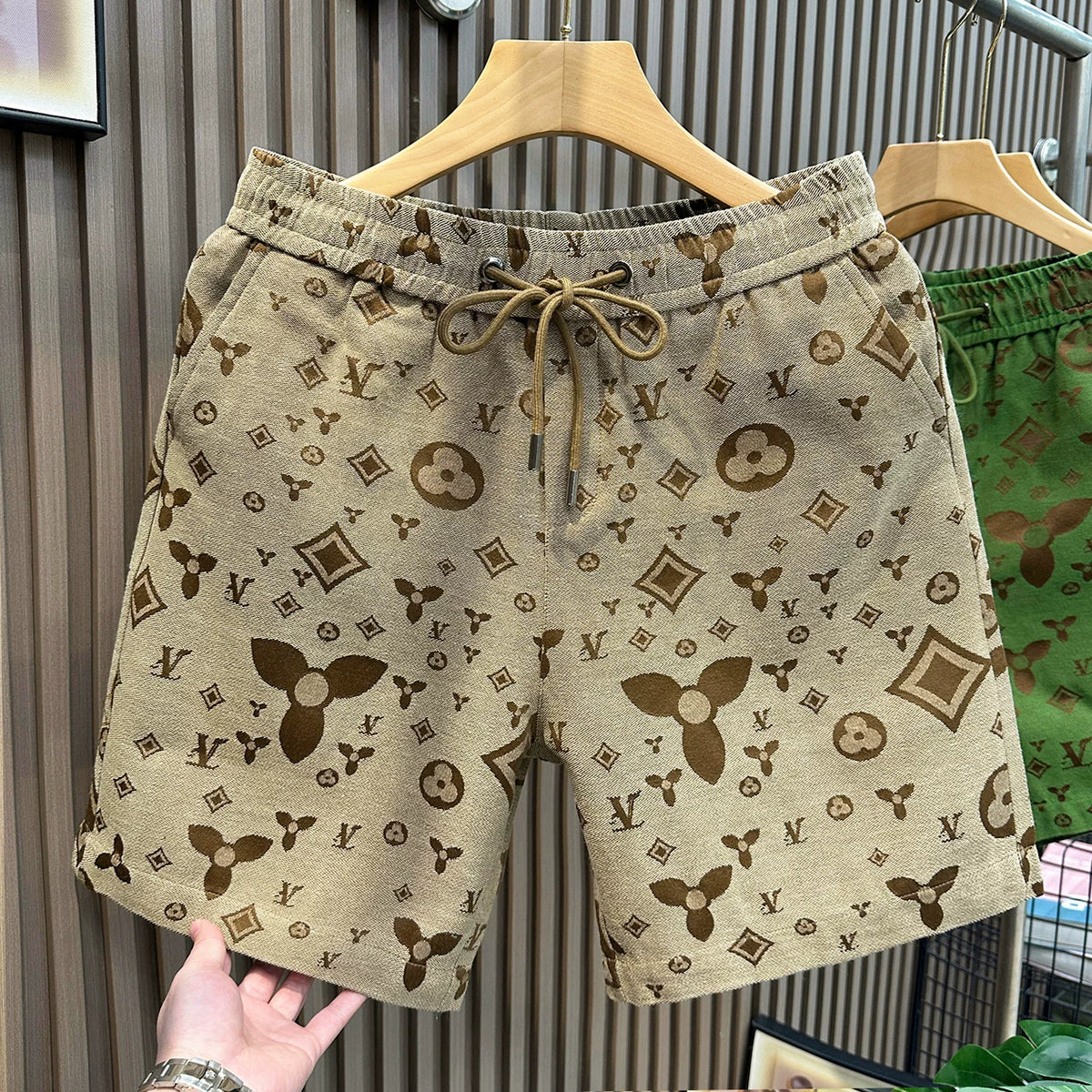 High end luxury brand casual shorts men's trendy brand trend 2026 summer new men's beach five quarter pants at the European station