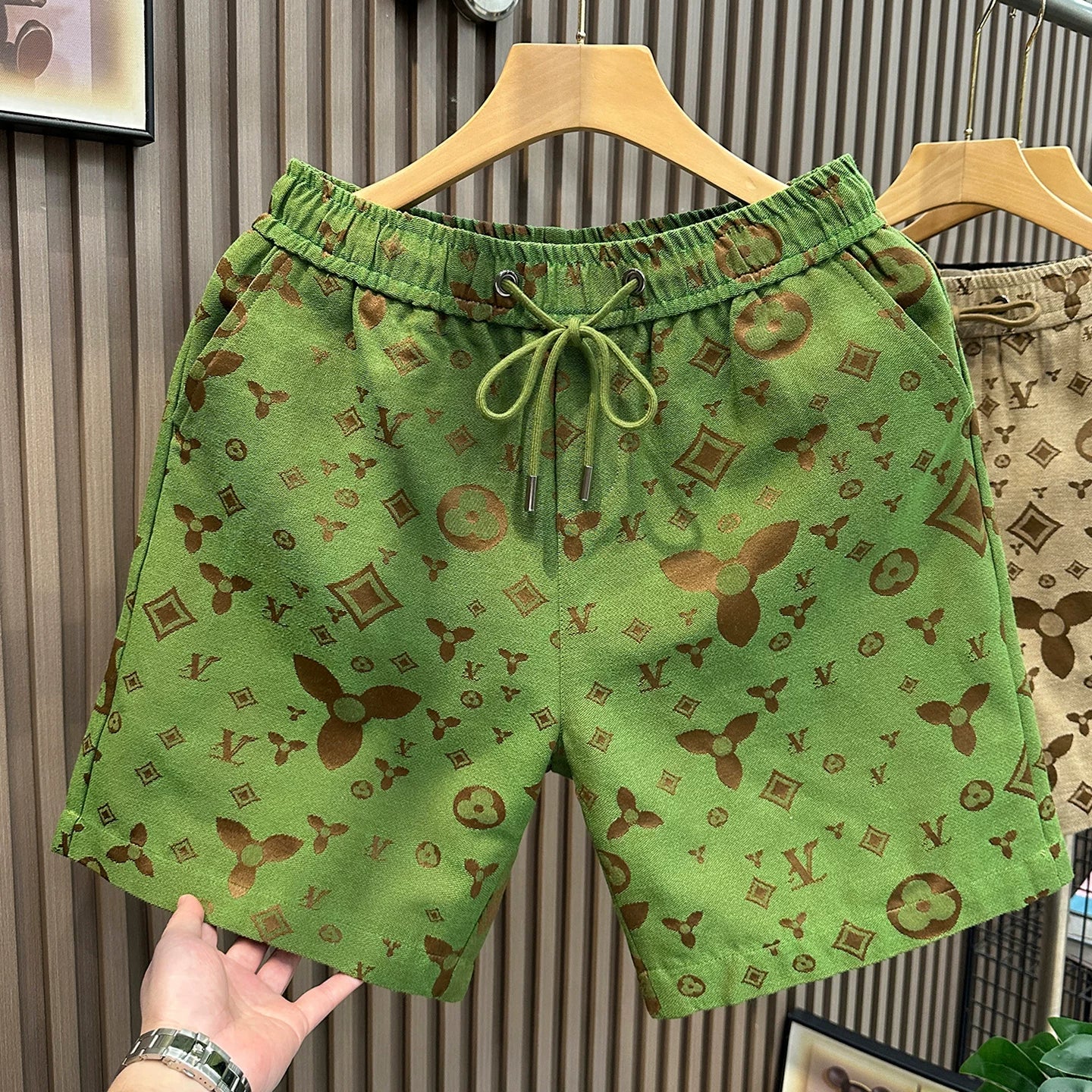 High end luxury brand casual shorts men's trendy brand trend 2026 summer new men's beach five quarter pants at the European station