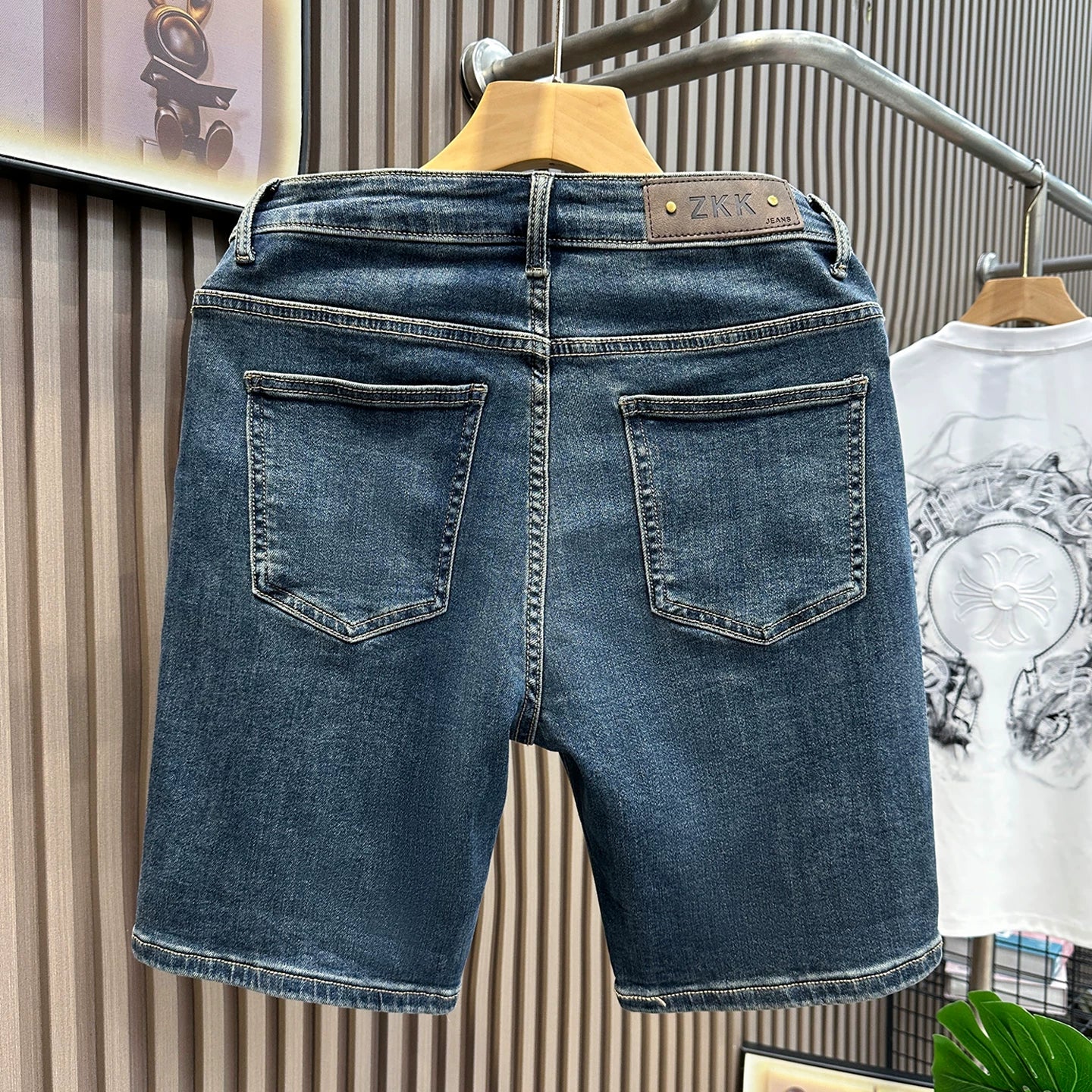 Blue retro five quarter denim shorts for men, high-end summer hot items, simple and versatile, casual and washed fashionable horse pants