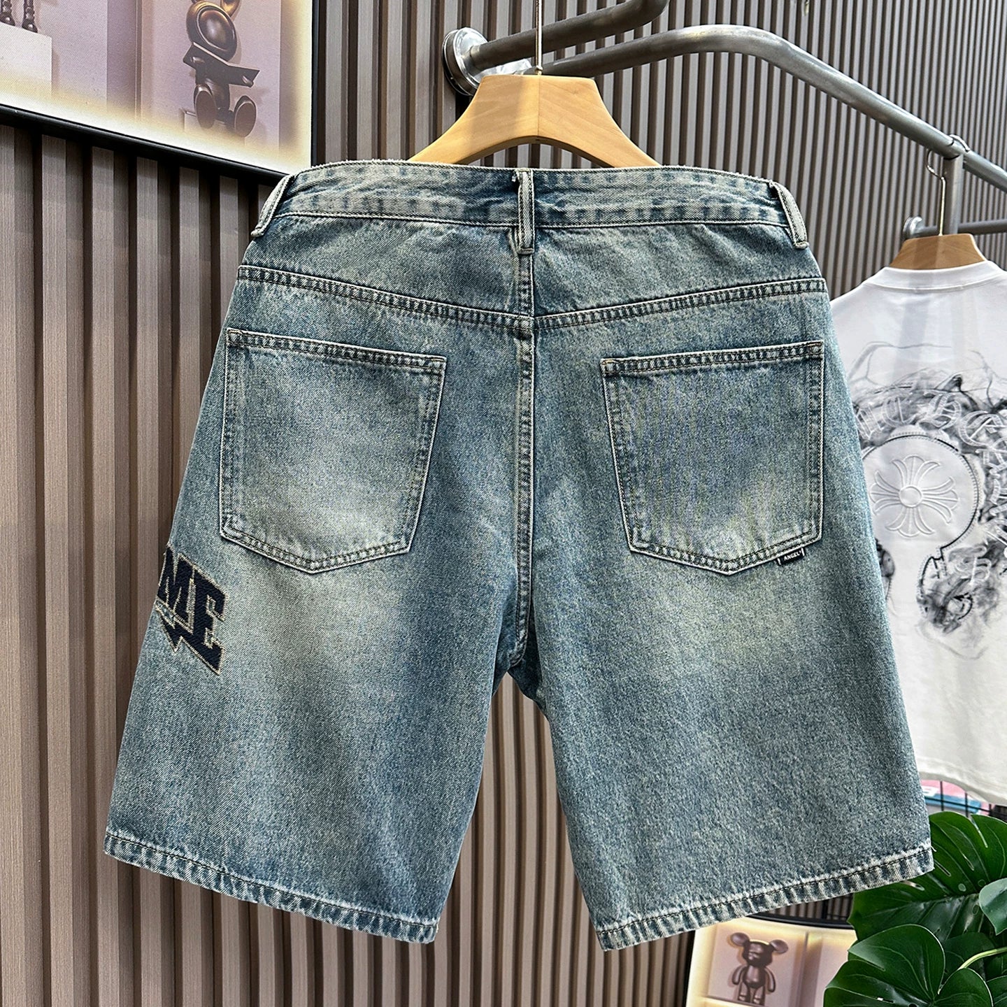 Patched ripped denim shorts for men in summer 2026, thin, American retro embroidered mid length, loose straight leg cropped pants