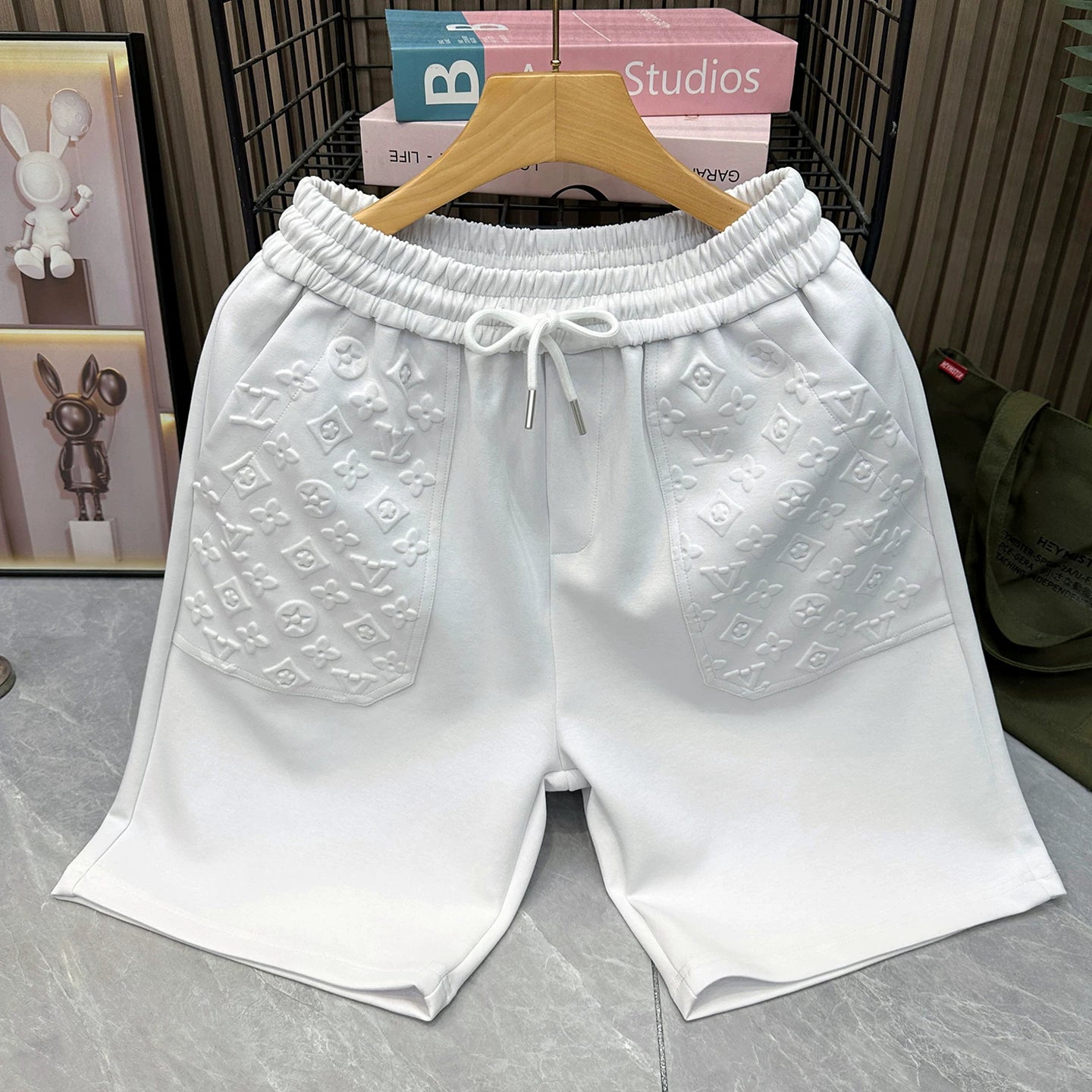 European high-end embossed technology casual sports shorts men's trendy brand 2026 summer new beach five quarter pants