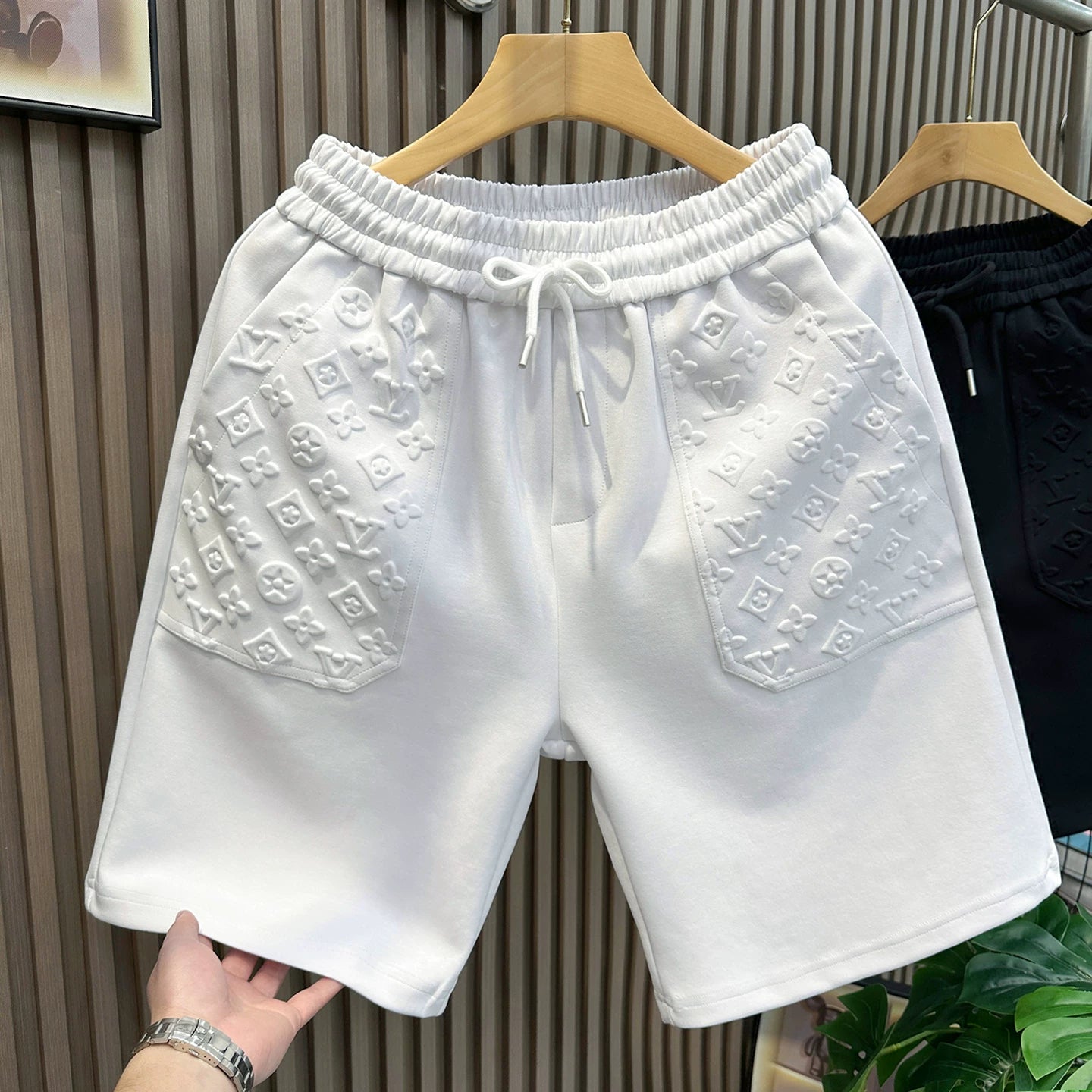 European high-end embossed technology casual sports shorts men's trendy brand 2026 summer new beach five quarter pants