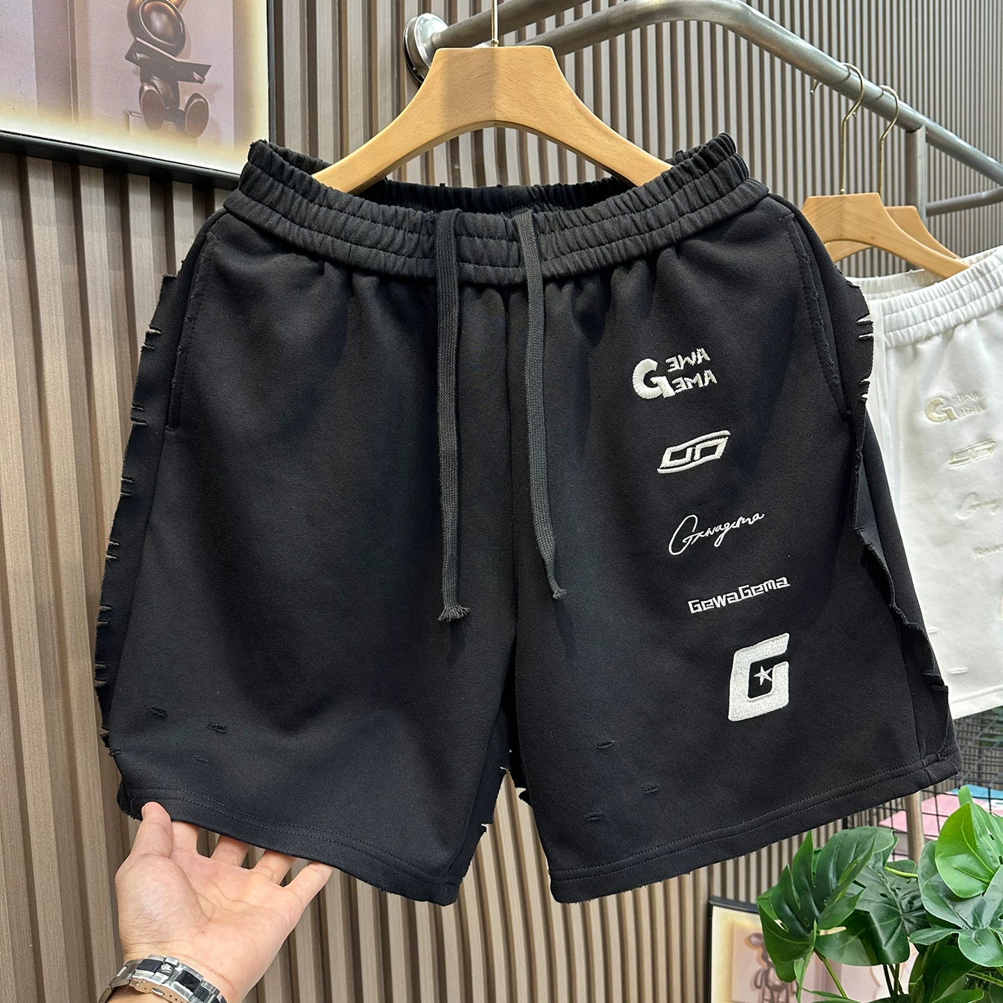American style embroidered loose shorts for men, 2026 summer fashion casual shorts, trendy brand perforated beach five quarter pants